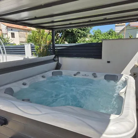 Villa Carnizza - Private With Pool And Jacuzzi